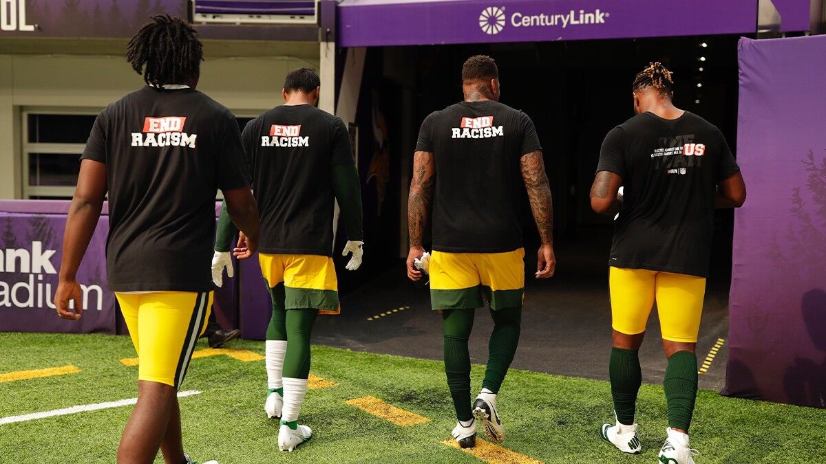 Green Bay Packers stay in locker room for National Anthem