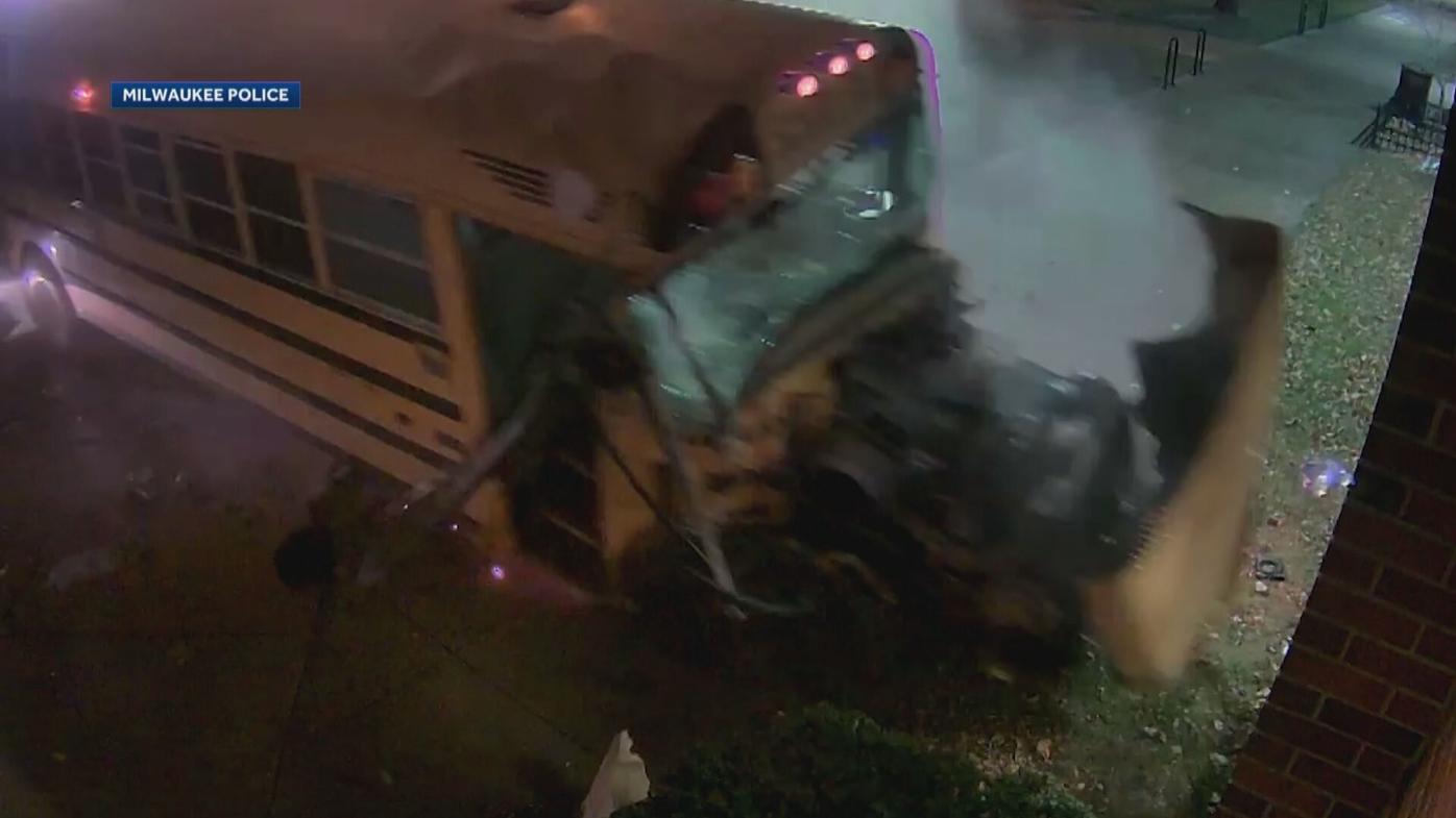 Video shows buses collide in Milwaukee | News | wkow.com