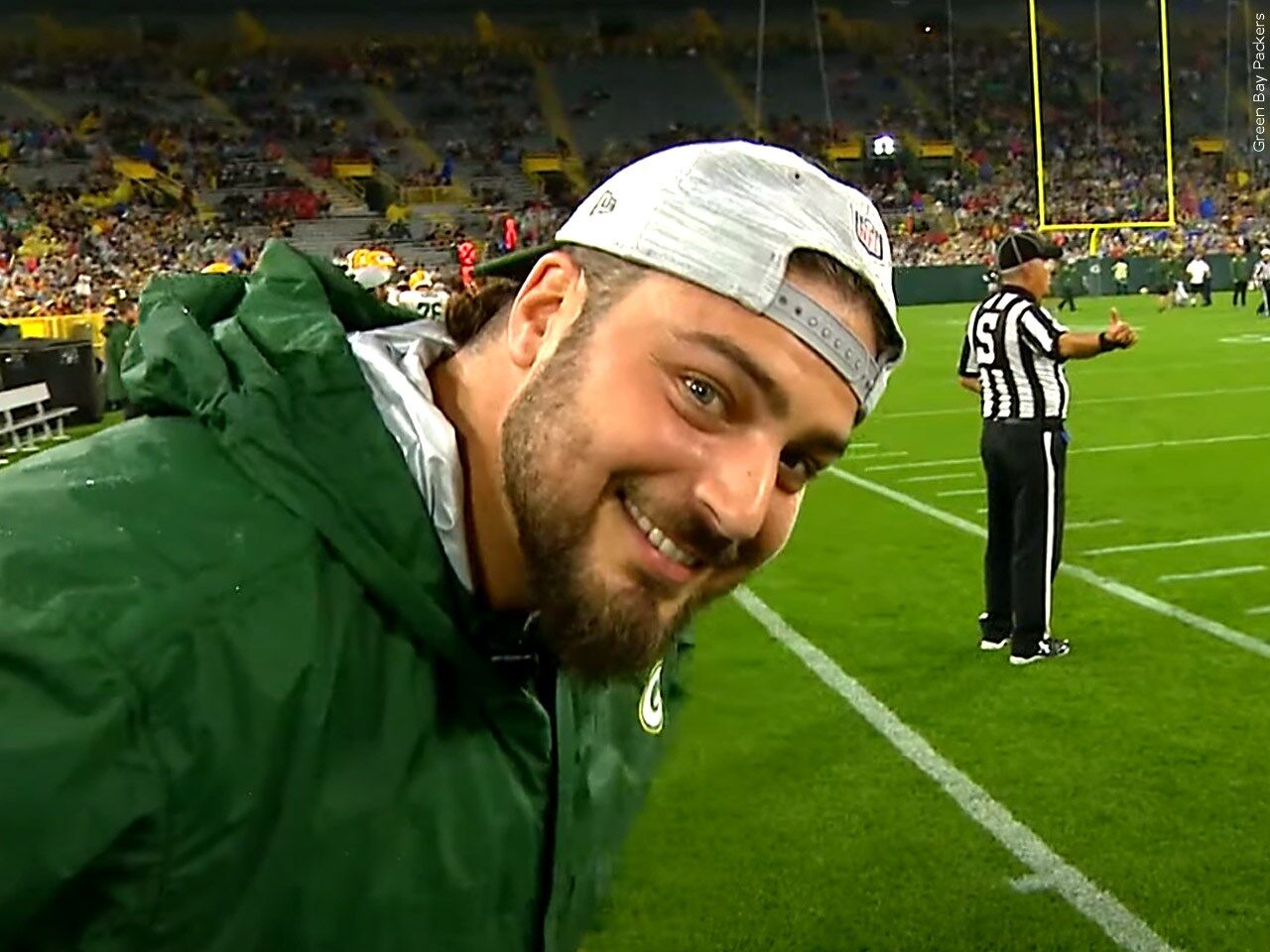 Packers offensive tackle David Bakhtiari surprises his girlfriend