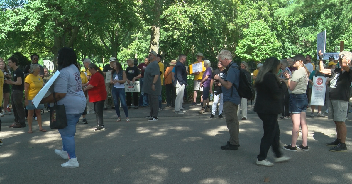 Advocates urge Gov. Evers to cut Wisconsin's prison population in half
