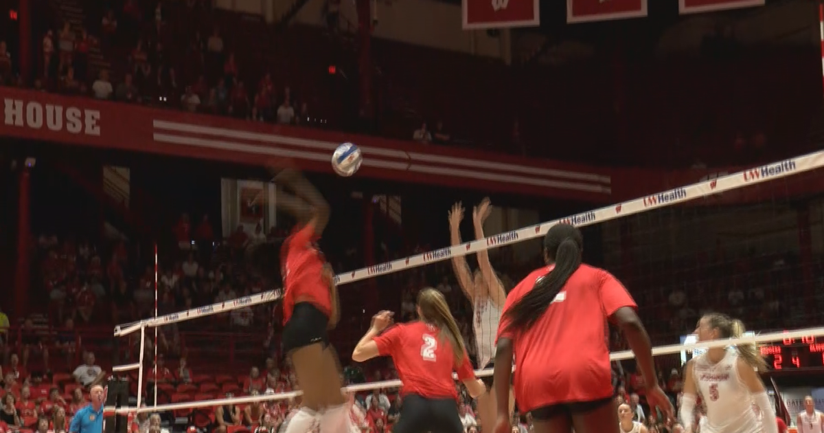 Wisconsin volleyball alumni edge current squad in four-set exhibition