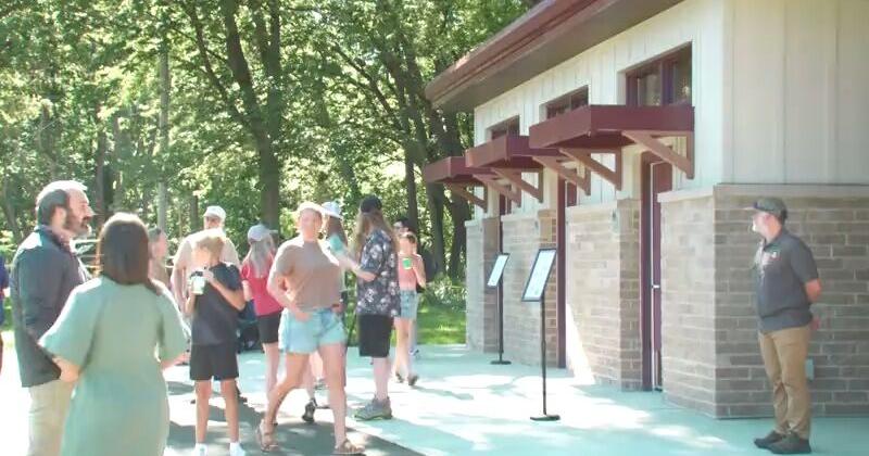 Middleton cuts ribbon on new $800K Parisi Park shelter