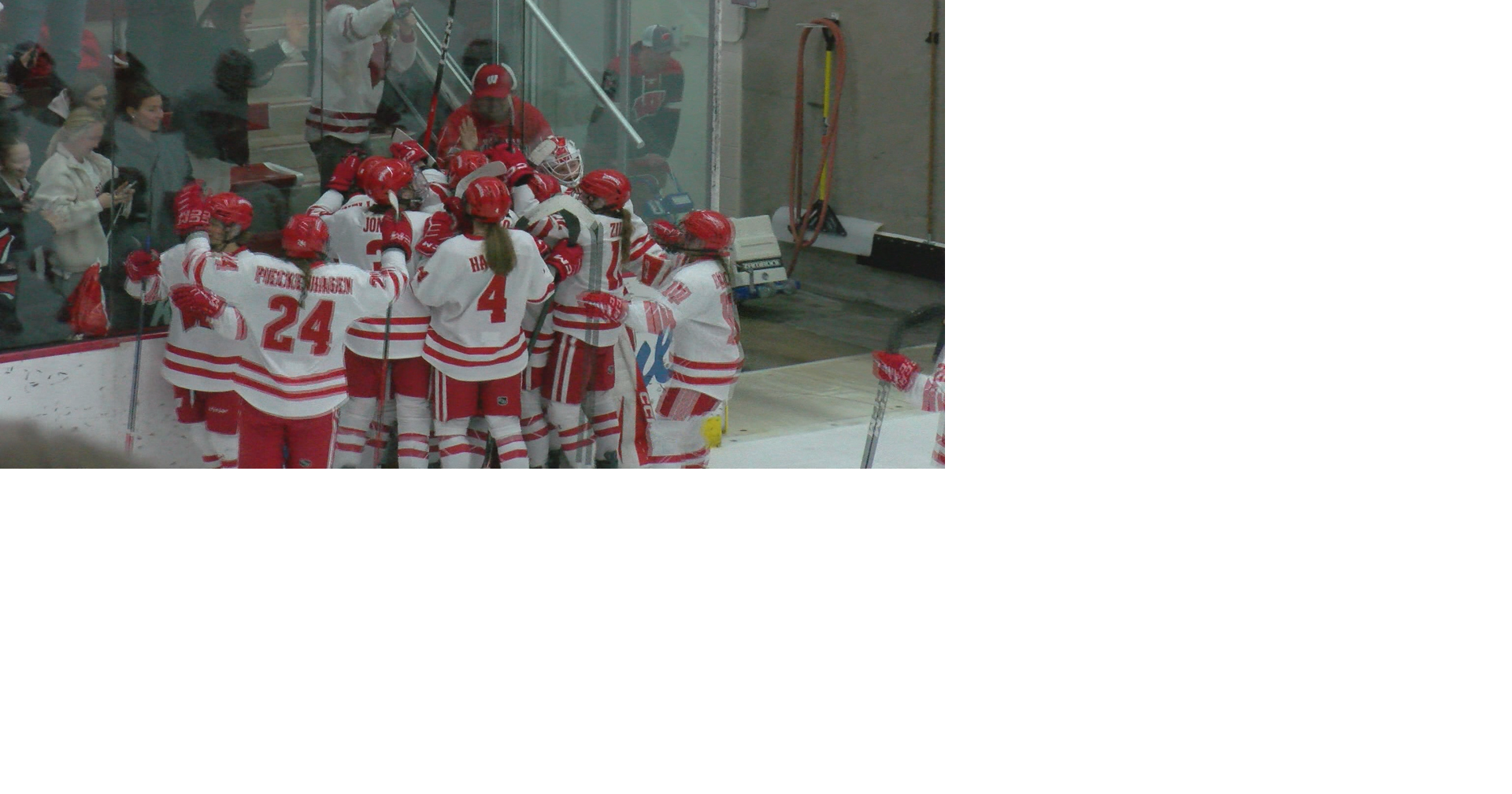 Wisconsin women's hockey team dominates Senior Day with a 10-3 victory