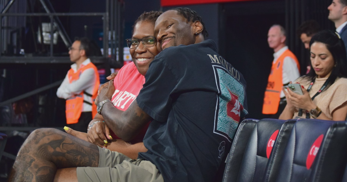 Nigel Signage 'It's a huge blessing': Nigel Hayes-Davis signs one-year deal with ...
