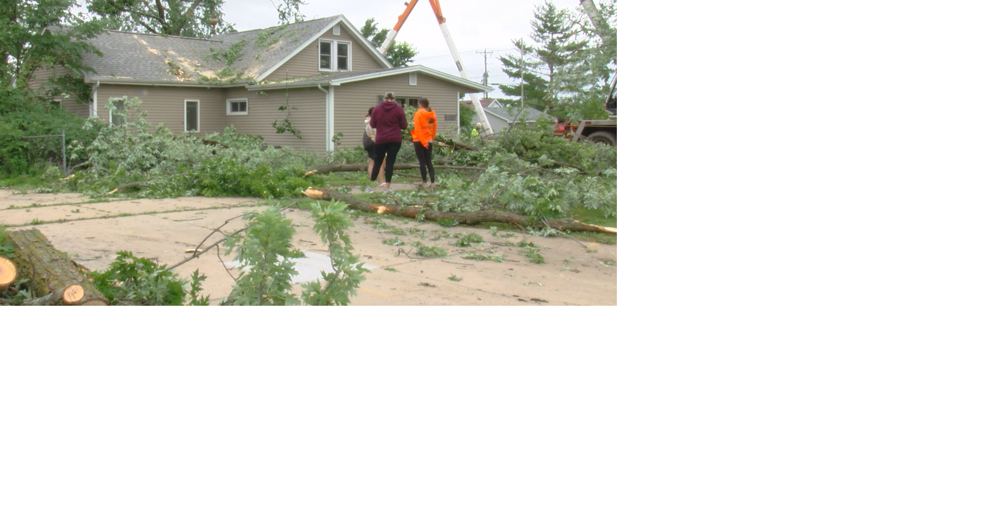 Janesville neighbors unite in aftermath of EF2 tornado