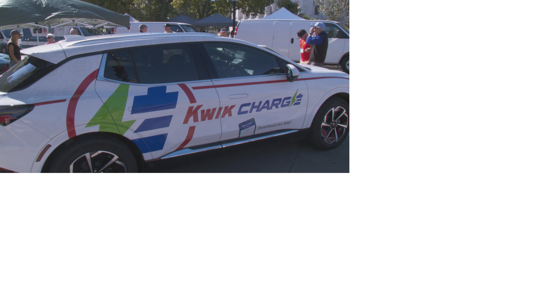 Madison Drivers Connect with EV Owners at Annual Capitol Square Expo