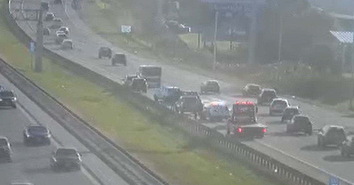 Lanes reopen after multi-vehicle crash causes traffic delays on ...