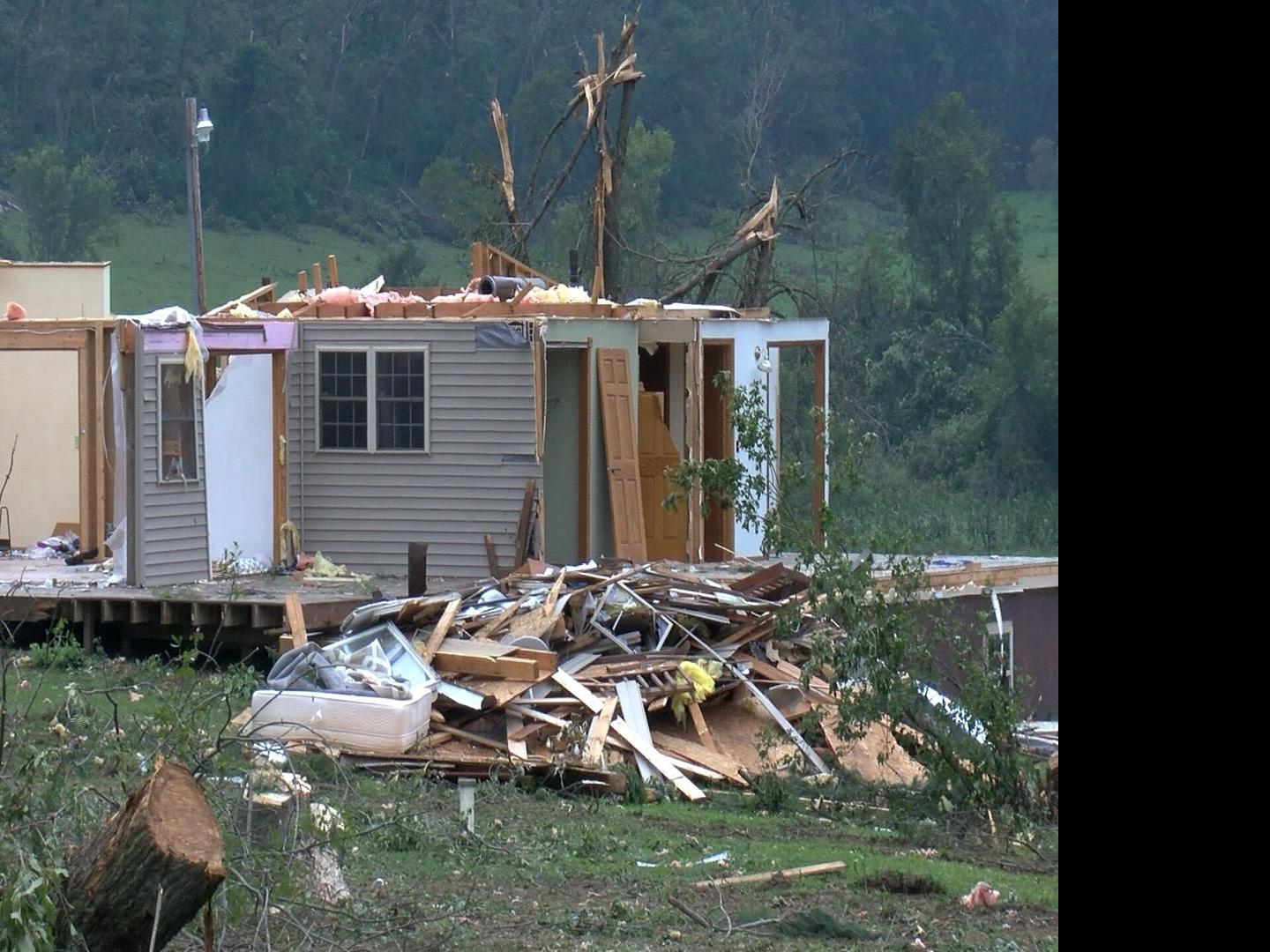 Boscobel Residents Clean Up After Tornado Devastates Town Archive Wkow Com
