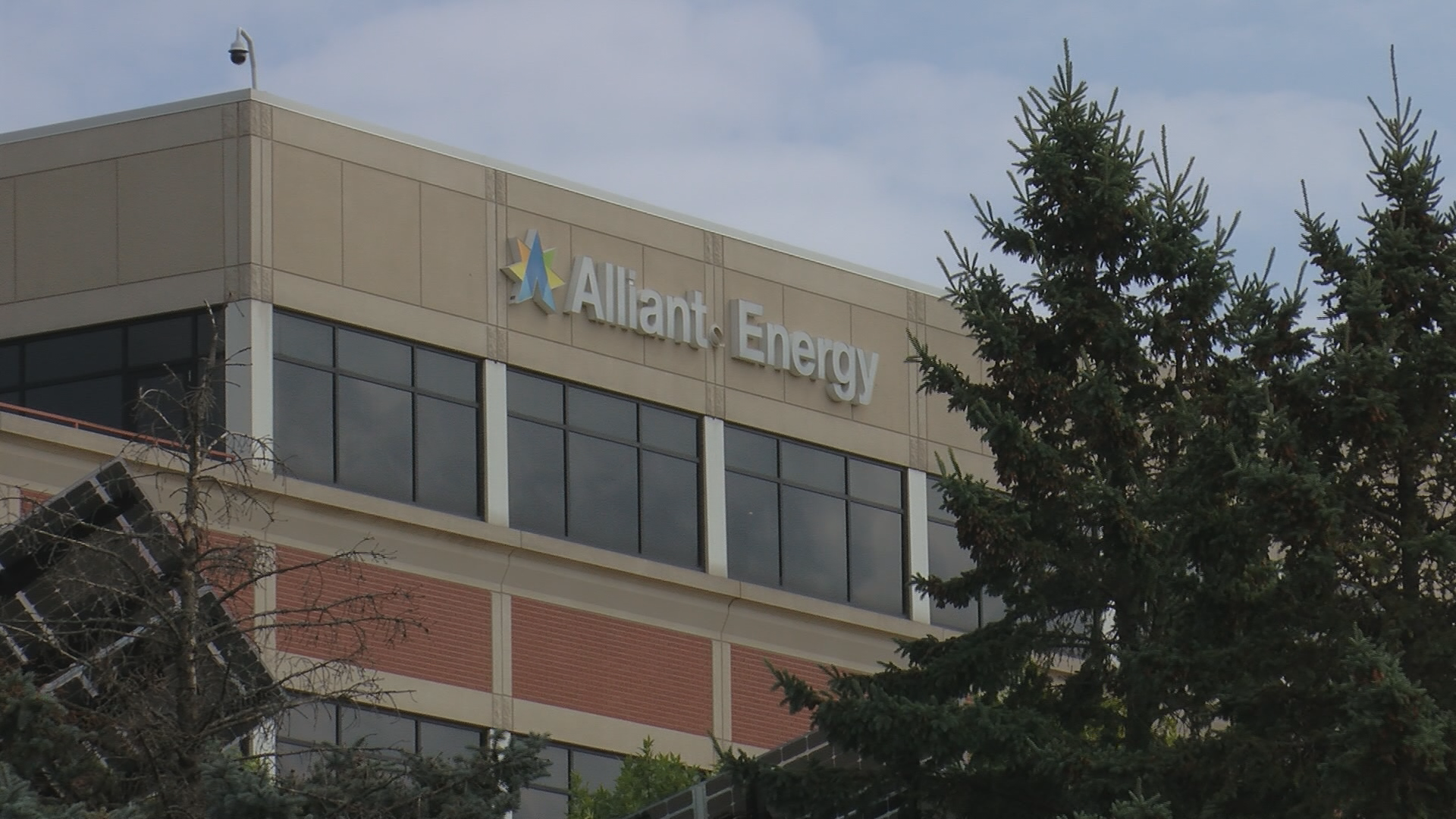 Alliant Energy targets 1 GW of new data-center contracts as electricity demand rises