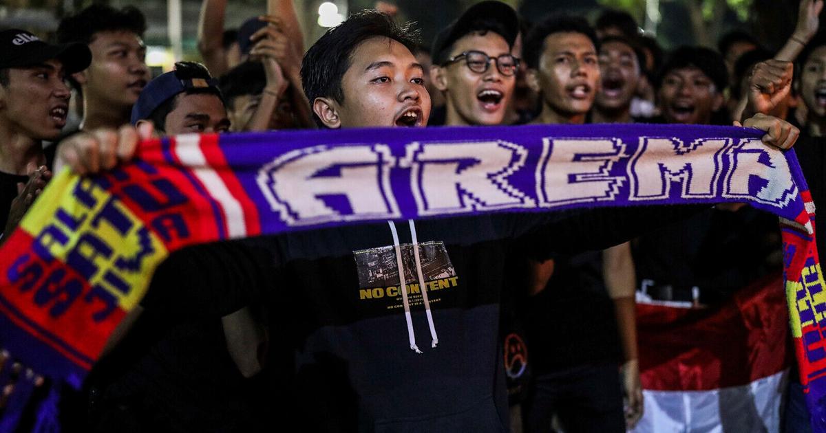 Indonesian Soccer Fans Demand Answers Over Policing Of Deadly Game Indonesian Soccer Fans Demand Answers Over Policing Of Deadly Game