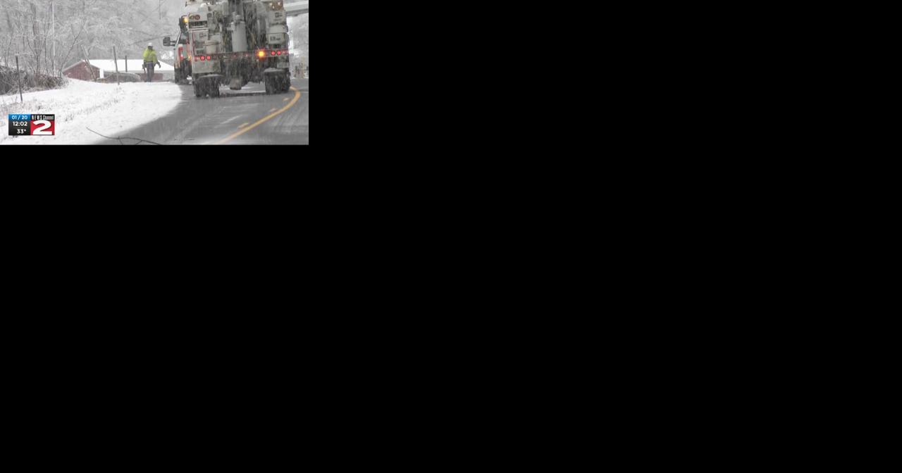 Crews work on power line repairs in Ilion following snowy morning on Friday - Vimarsana News
