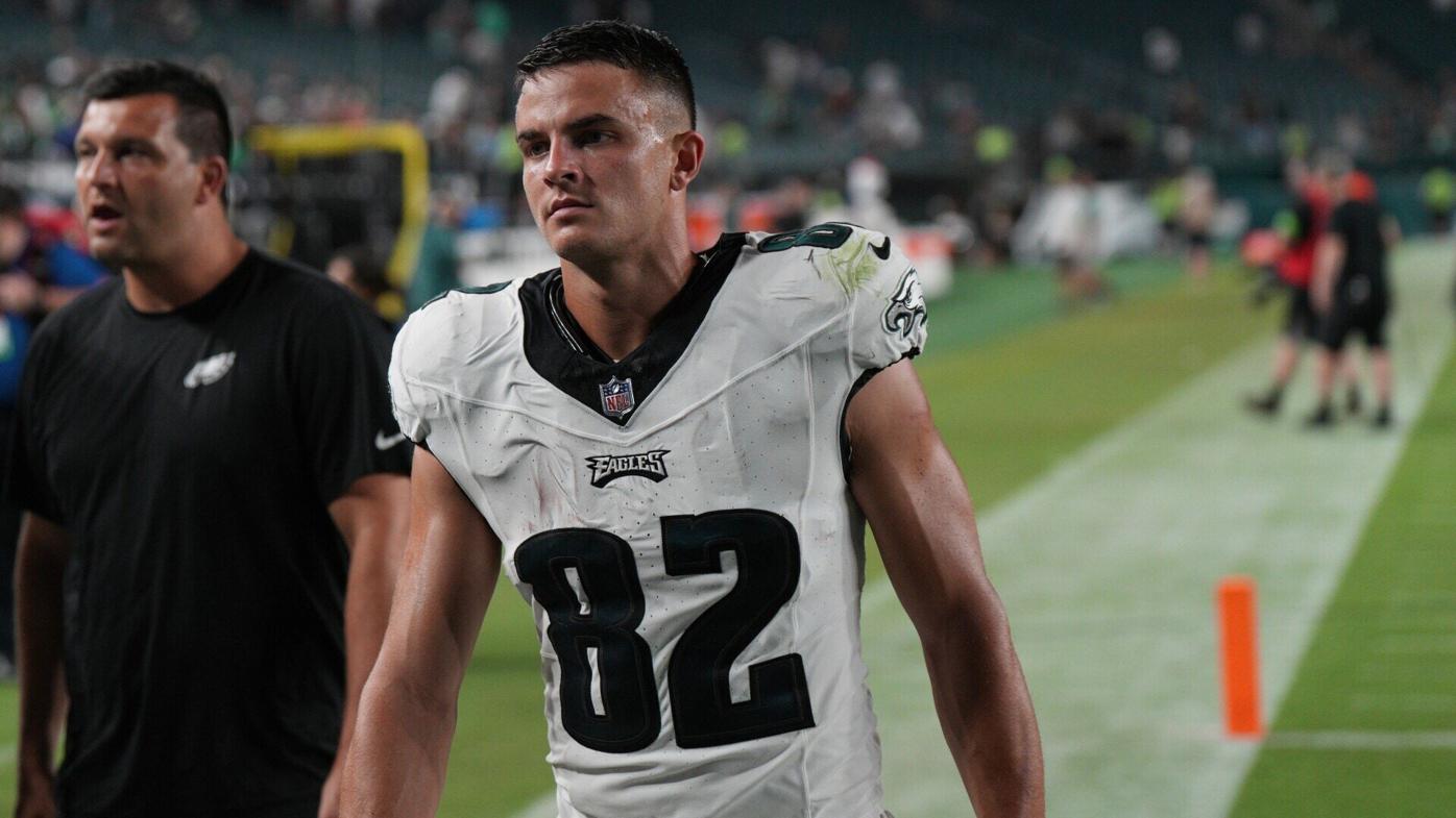 Devon Allen Dresses and Plays for the Philadelphia Eagles