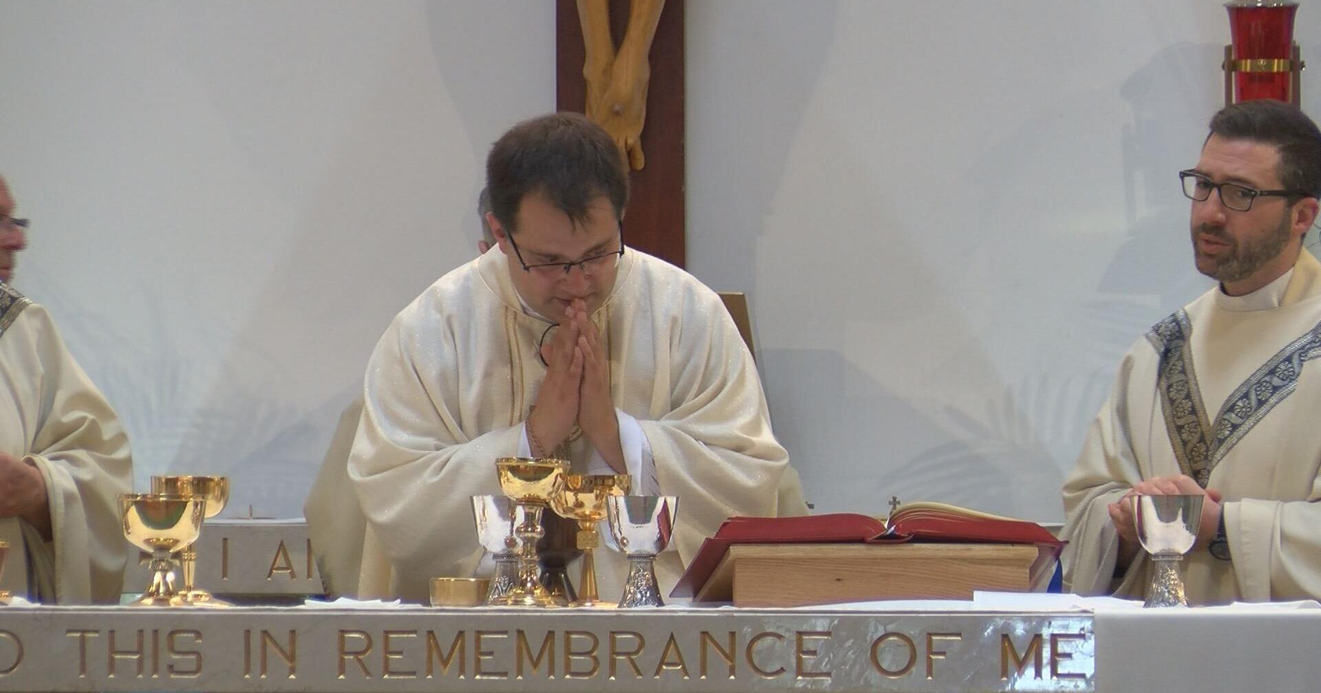 Whitesboro Native Celebrates First Mass In Front of Family, Friends at St. Paul's - Vimarsana News