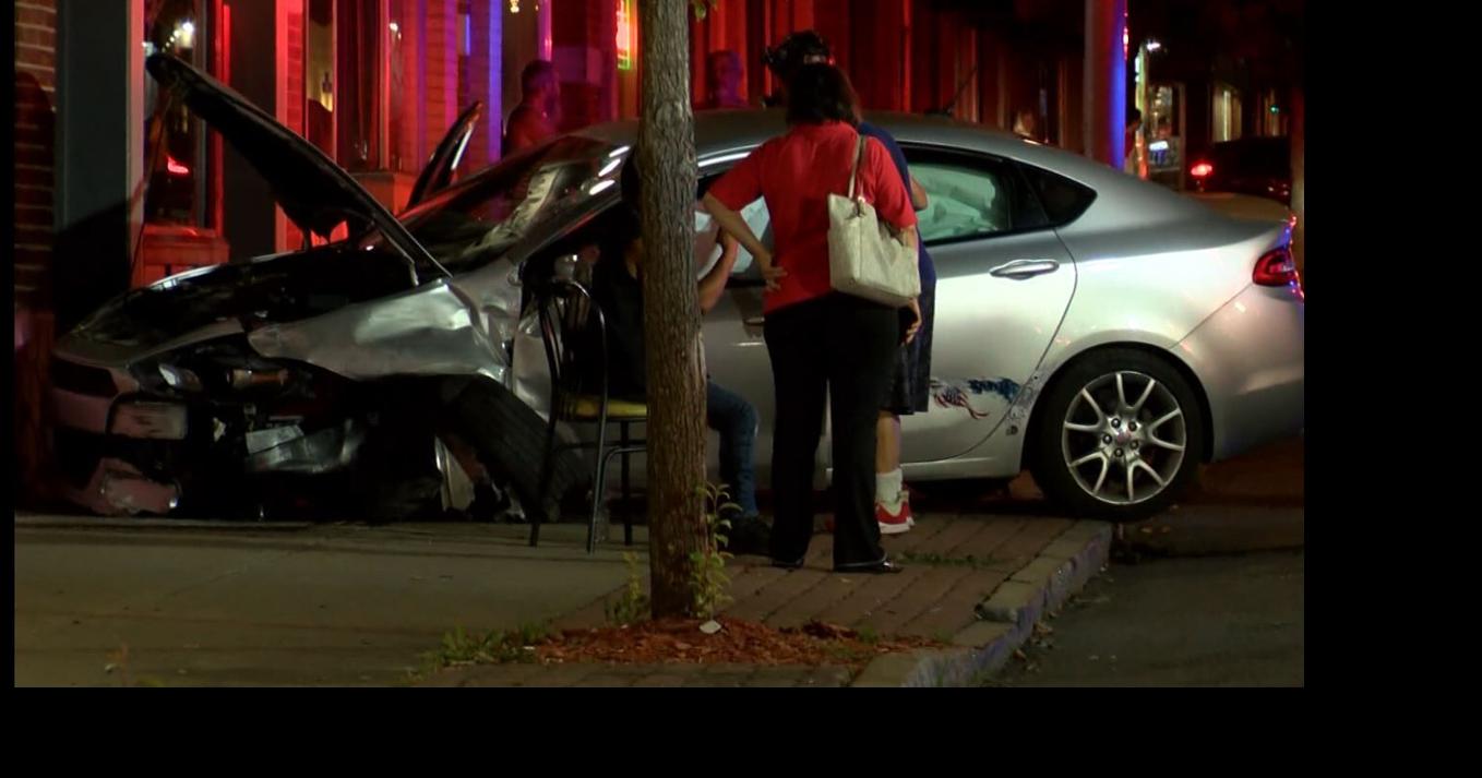 Two injured in 3car crash in Utica News