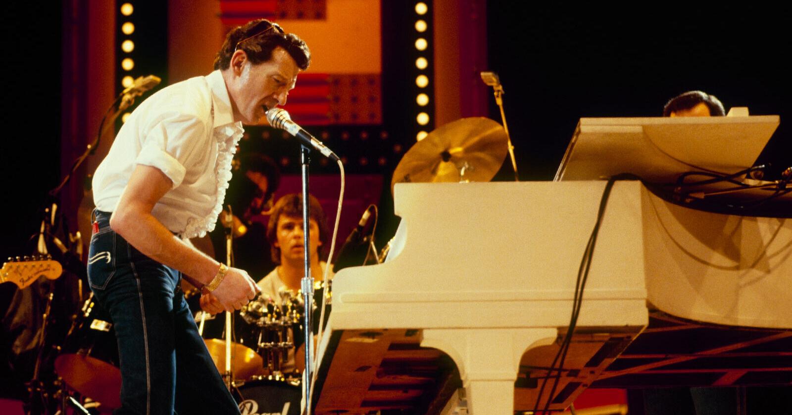 Jerry Lee Lewis, rock 'n' roll pioneer who sang 'Great Balls of Fire,' dies at 87 - Vimarsana News