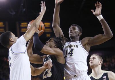 Michigan takes down No. 3 Purdue 82-58; Dickinson scores 22 ...