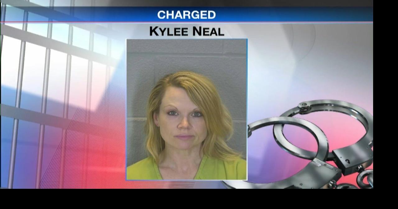 Lafayette woman formally charged after leaving scene of accident