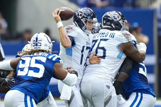 Tennessee Titans 34-31 Indianapolis Colts: Randy Bullock kicks