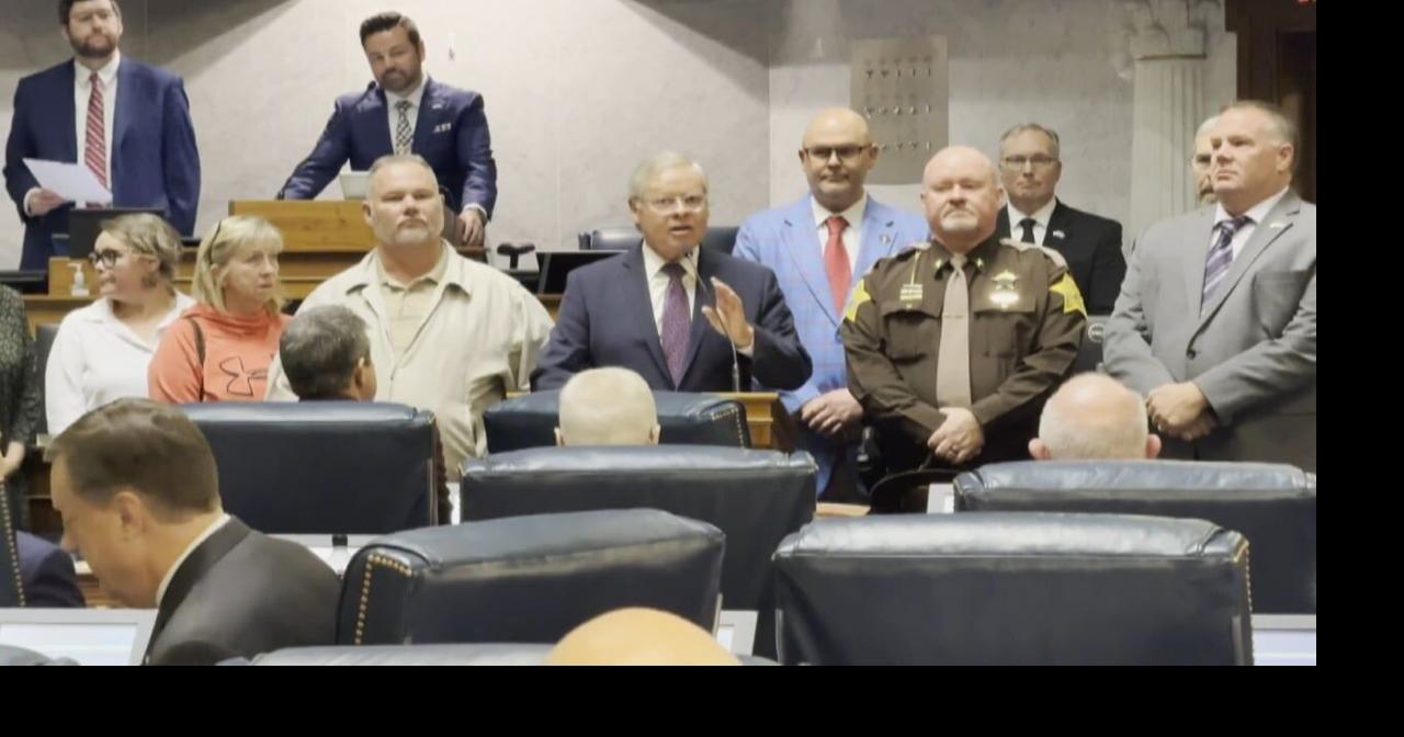 Senator Ron Alting Brings Resolution Honoring Abby Williams and Libby German to Statehouse