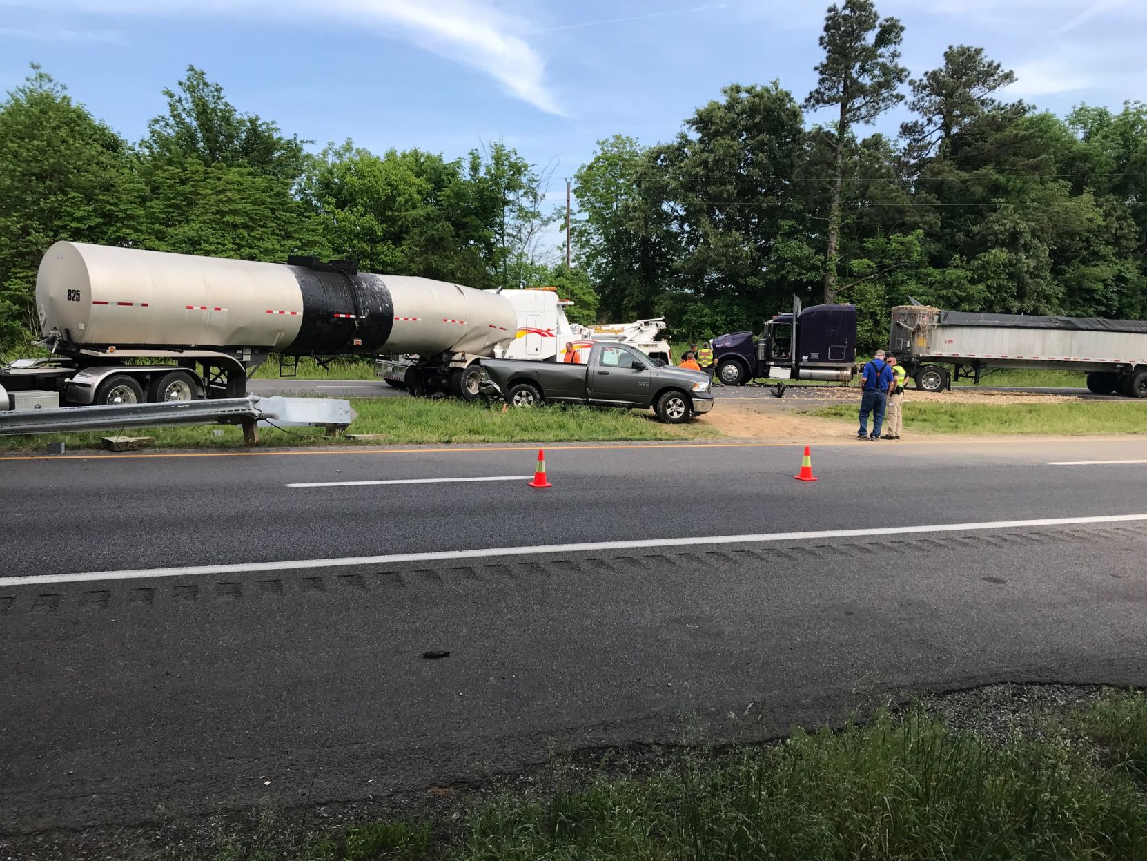 Multi-vehicle Crash Involving Semis Blocks Purchase Parkway In Marshall ...