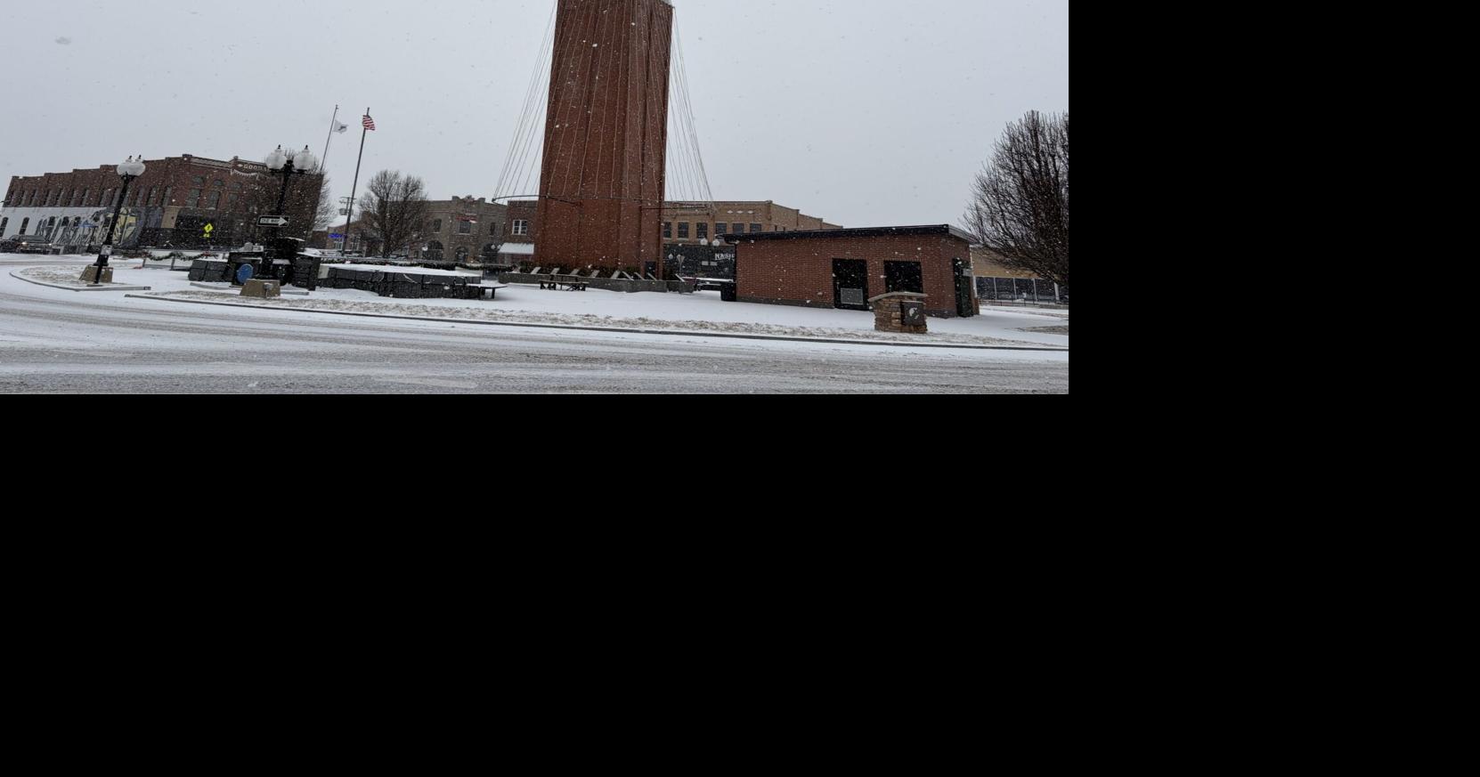 Lots of snow causing major accidents in Marion, Illinois