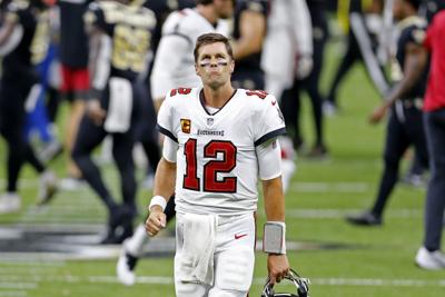 NFL: Tom Brady agrees extension with Buccaneers through 2022