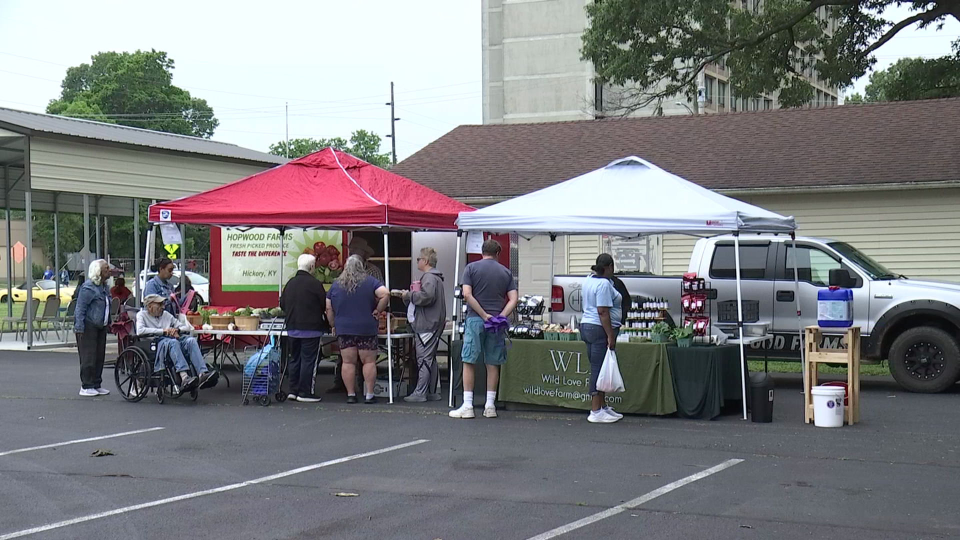 Neighborhood Farmers' Market celebrates grand opening in Paducah