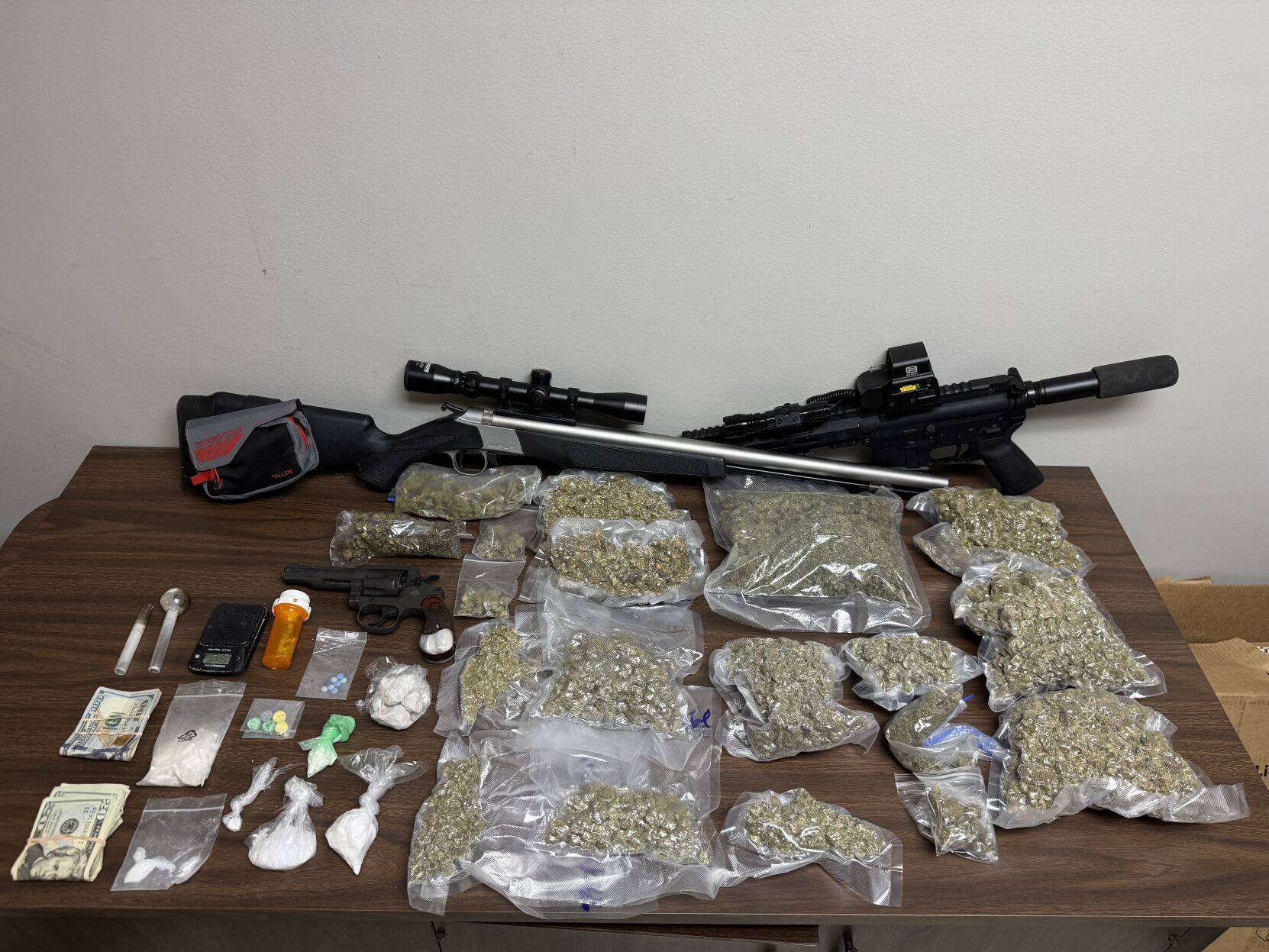 Search warrant leads to large amount of drugs, firearms in Murray ...