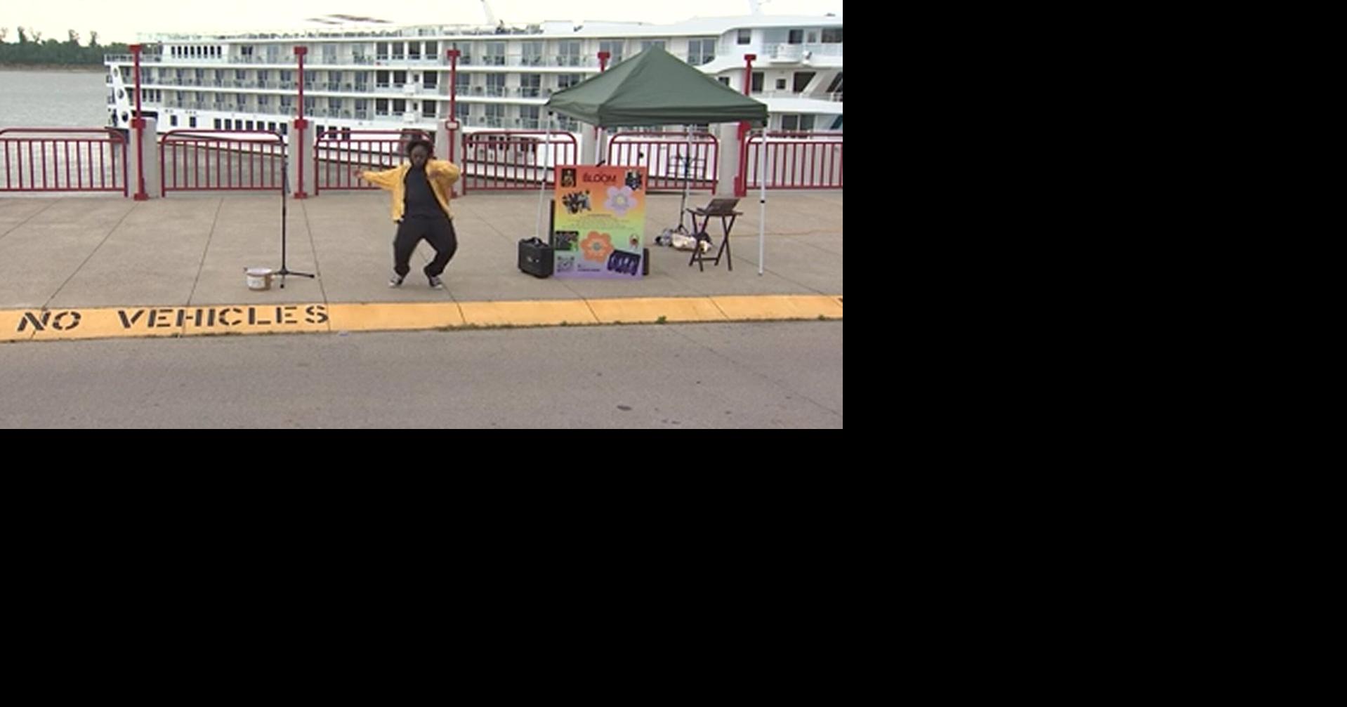 BLOOM riverfront show brings artists, tourists together during QuiltWeek