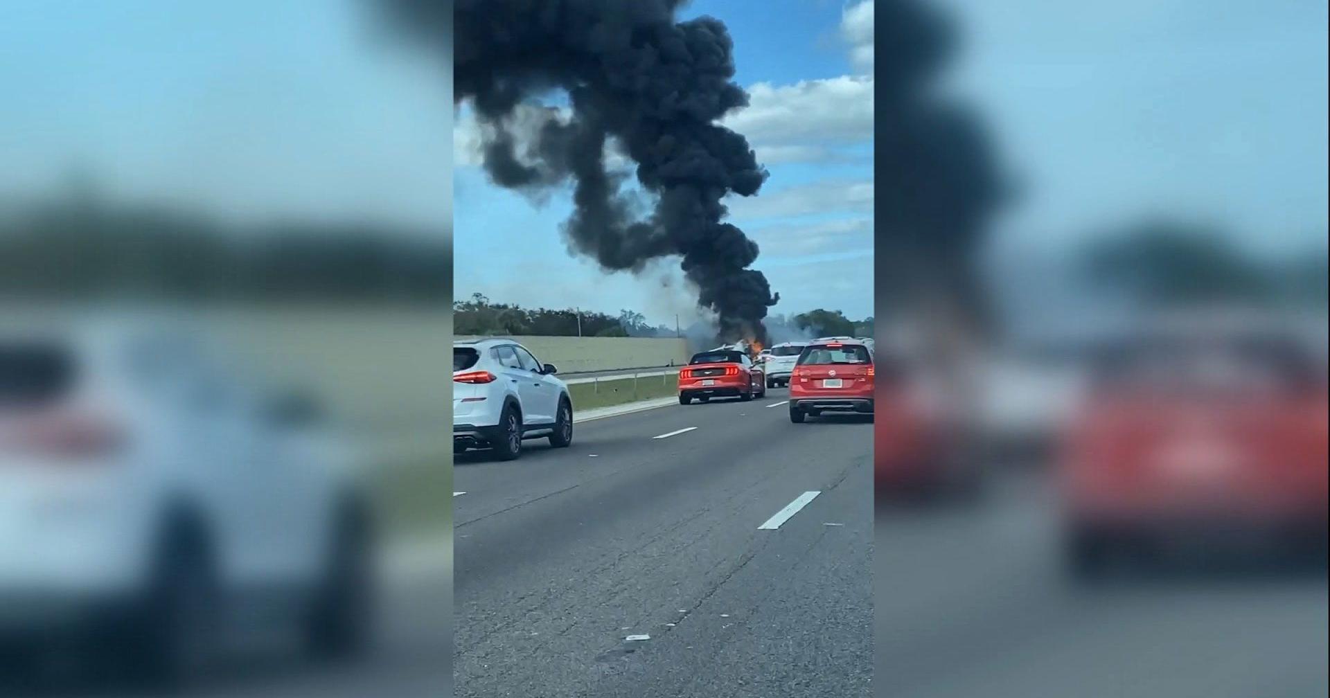 2 dead after plane crashes on I-75 near Naples, Florida - Vimarsana News