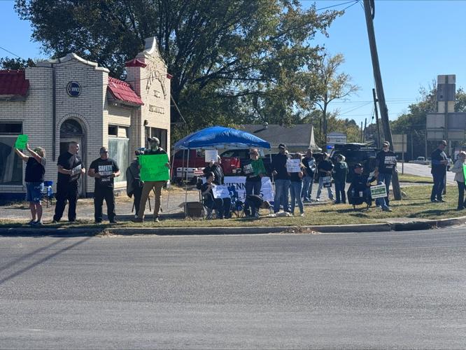 Local Illinois State Prison employees picket over unsafe work