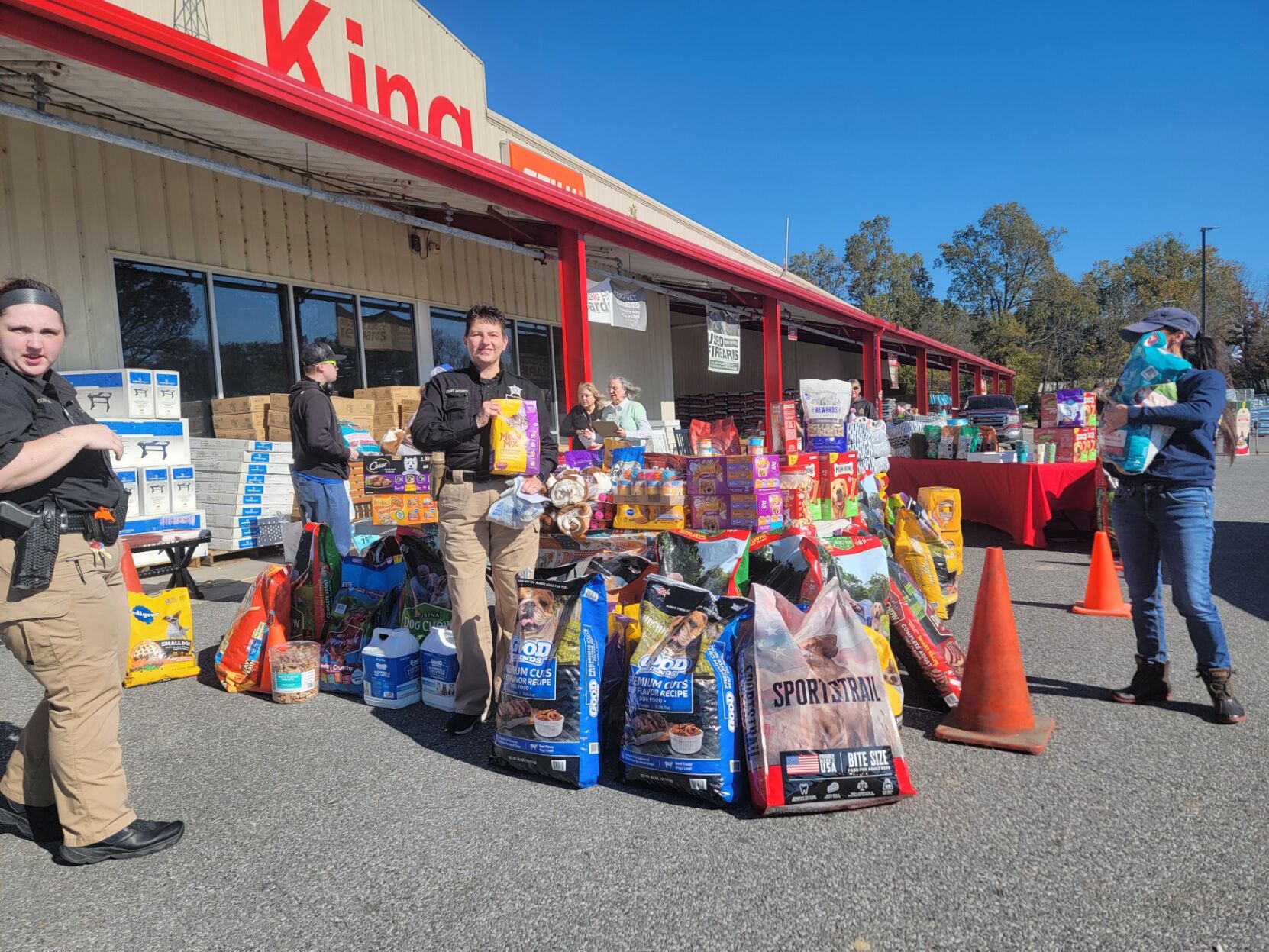 'Paws For A Cause' Program Collects 5,800 Pounds Of Food For Local ...