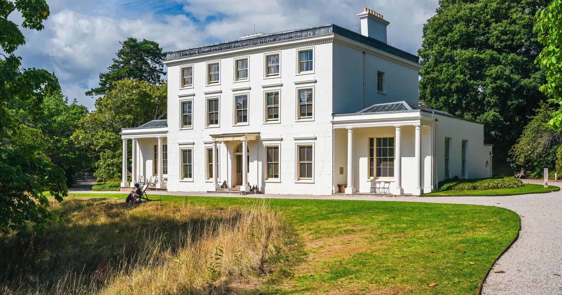 Over 100 people trapped for several hours in mystery writer Agatha Christie's former home | <span class="tnt-section-tag no-link">News</span> - Vimarsana News