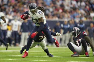 Henry runs for 219 yards, 2 TDs as Titans down Texans 17-10