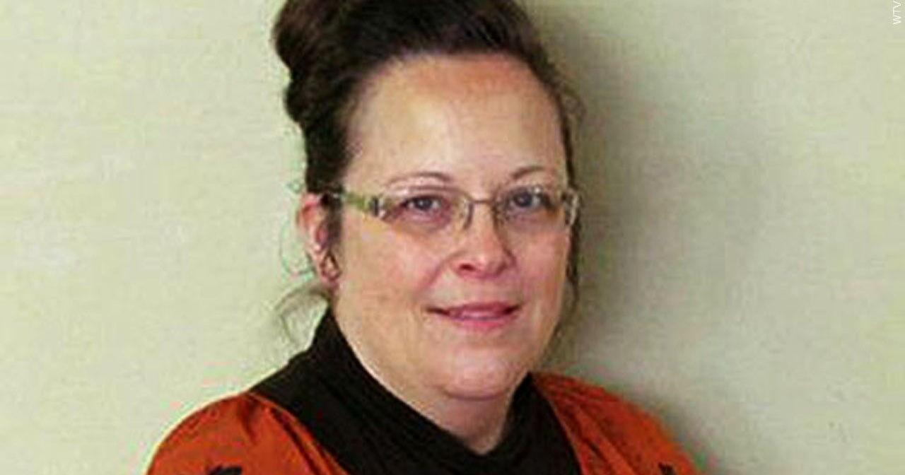 Ex-Kentucky official Kim Davis, who denied same-sex marriage licenses, owes over $360,000 after new ruling - Vimarsana News
