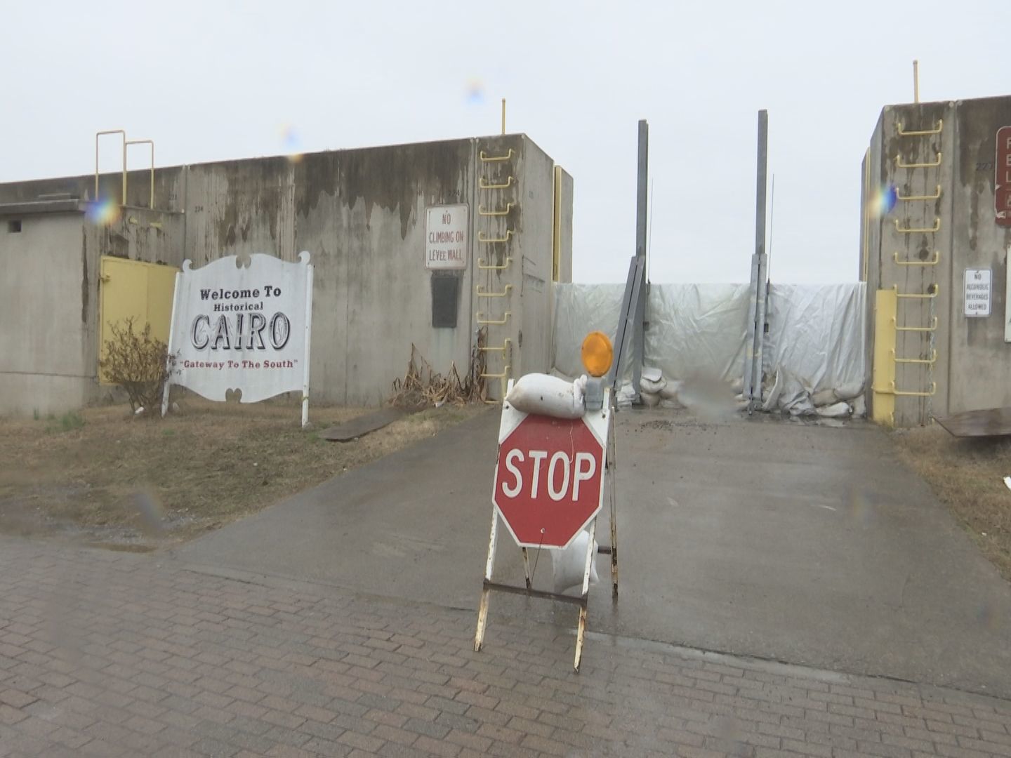 More floodgates up in Cairo IL as river levels continue to rise