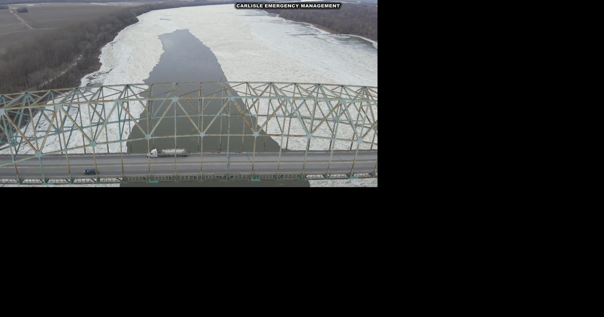 Ice buildup on Mississippi leaves some boats and barges stuck | News ...