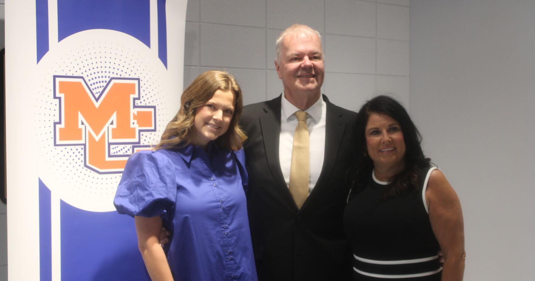 Marshall schools hold reception for Thorpe - Vimarsana News