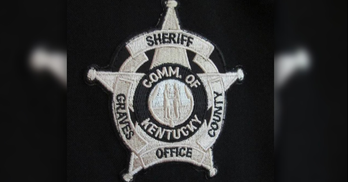 Graves County circuit court judge swears in deputy sheriff News Graves County circuit court judge swears in deputy sheriff News