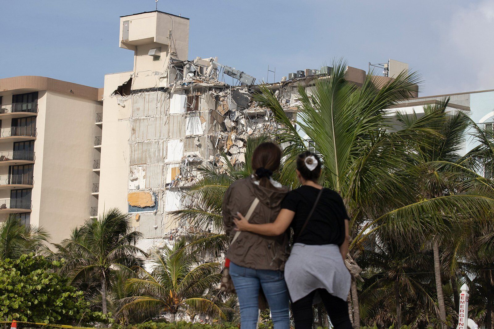 A least 9 people have died from the Florida condo collapse as rescuers ...