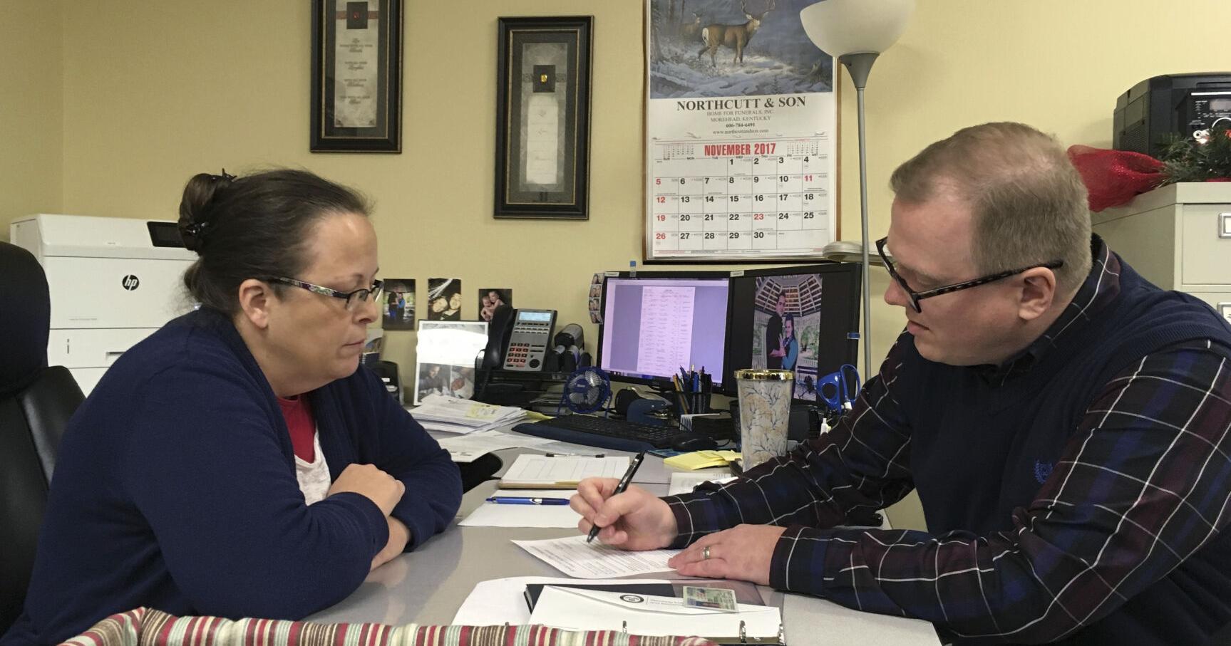 Jury awards $100,000 to Kentucky couple denied marriage license by ex-County Clerk Kim Davis - Vimarsana News