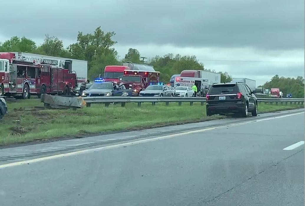 TRAFFIC ALERT Three car crash block I24 eastbound in Livingston
