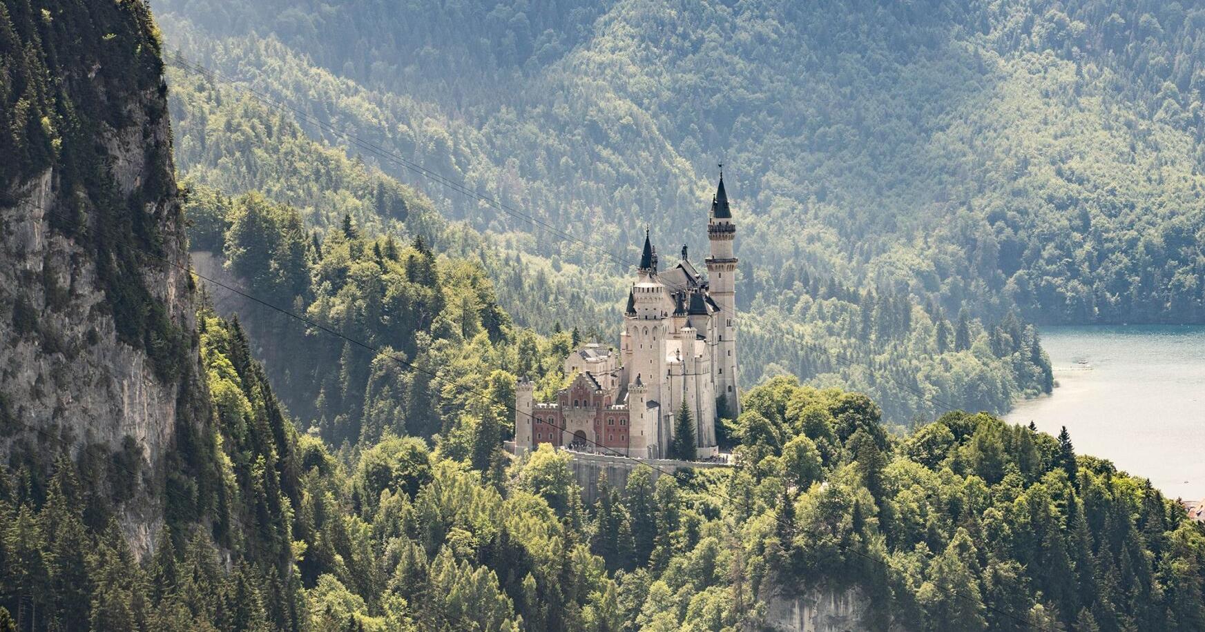 An American tourist has died following an attack near Germany's Neuschwanstein Castle | <span class="tnt-section-tag no-link">News</span> - Vimarsana News