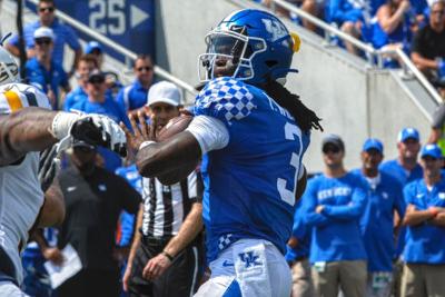 Kentucky Rolls Past Eastern Michigan 38 17 Qb Wilson Hurt