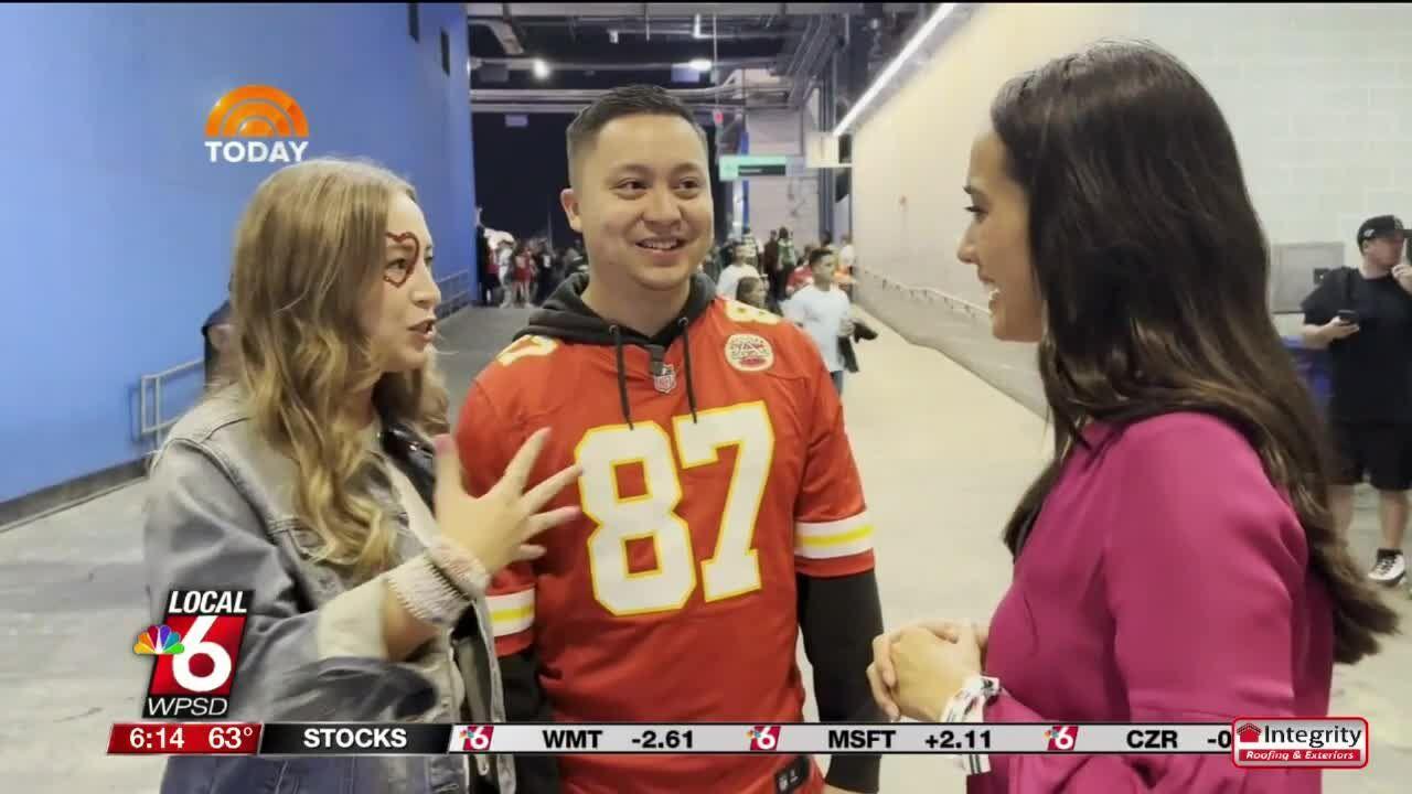 Taylor Swift cheers on Travis Kelce at Sunday Night Football