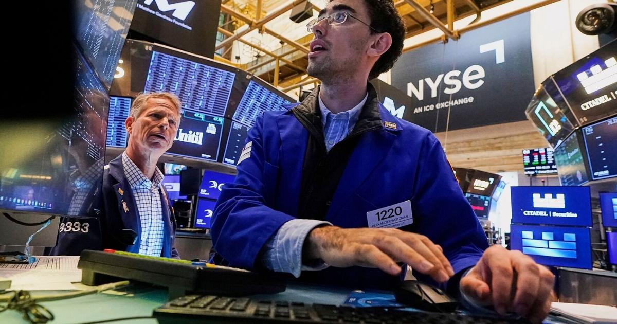 Dow soars 800 points and hits record high as Powell hints at rate cut ...