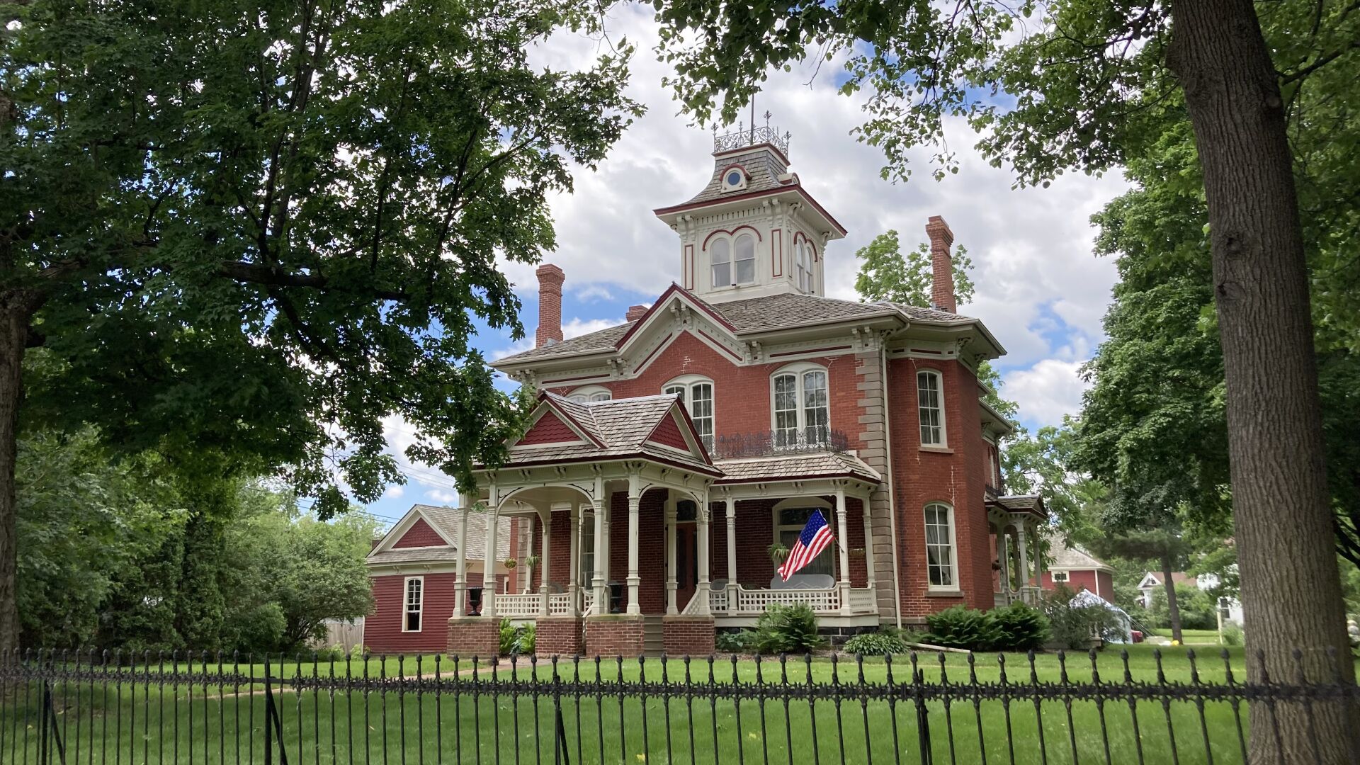 Thrifting for history Local sale helps preserve historic mansion