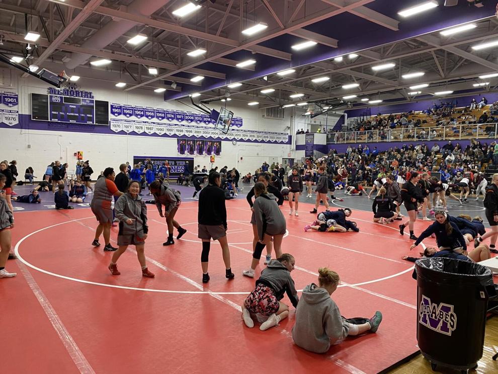 2 Huskies earn titles at Memorial wrestling invite