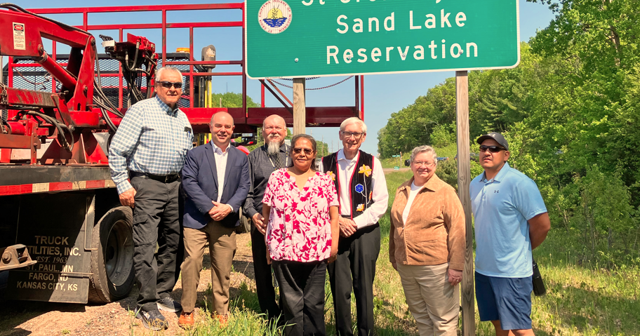 Dual-language sign unveiled in Burnett County | News | wqow.com