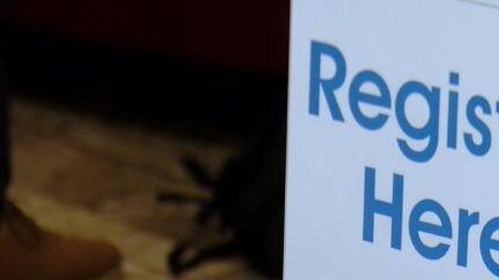 Potential Workers Shop For Jobs At Oakwood Mall News Wqow Com